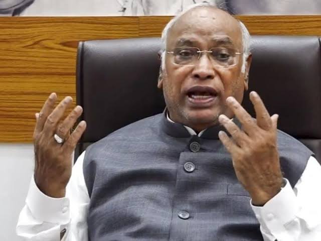 'मोदी और डबल इंजन सरकारों ने धोखा दिया', खड़गे ने की बाढ़ से जूझ रहे पूर्वोत्तर राज्यों की मदद की अपील